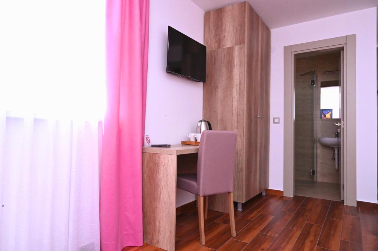 Dona, Altina * Belgrade