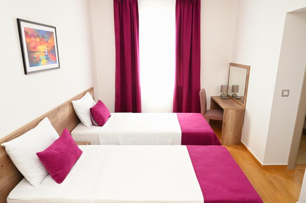 Dona, Altina Aparthotel