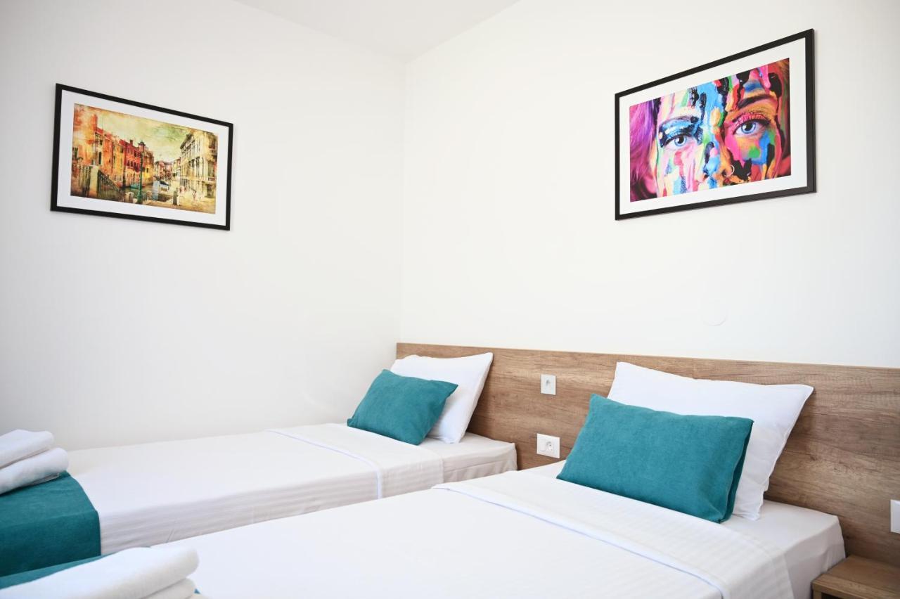 Dona, Altina Aparthotel Belgrade