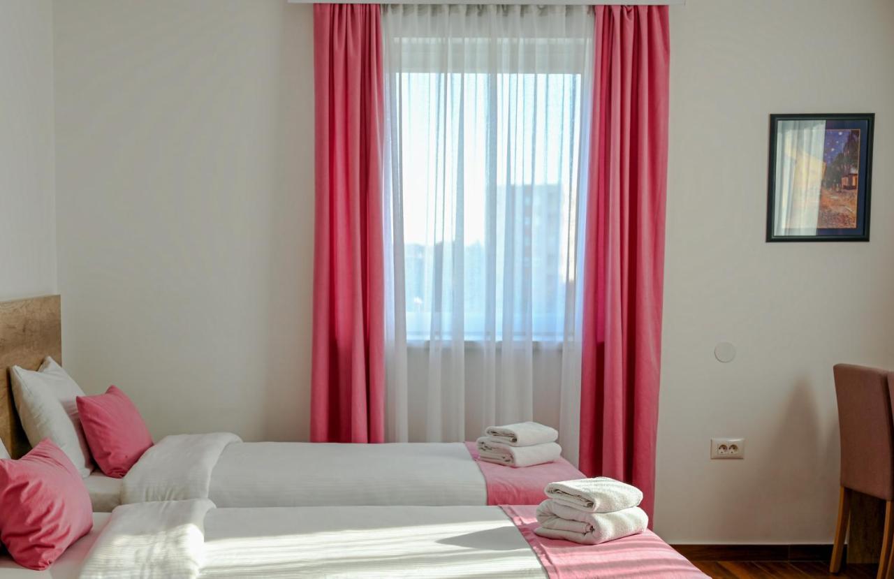 Aparthotel Dona, Altina *
