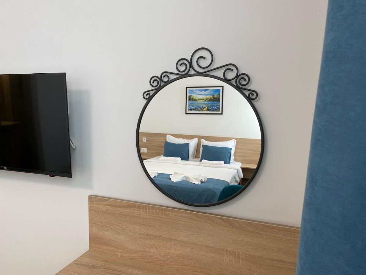 Dona, Altina Aparthotel Belgrade