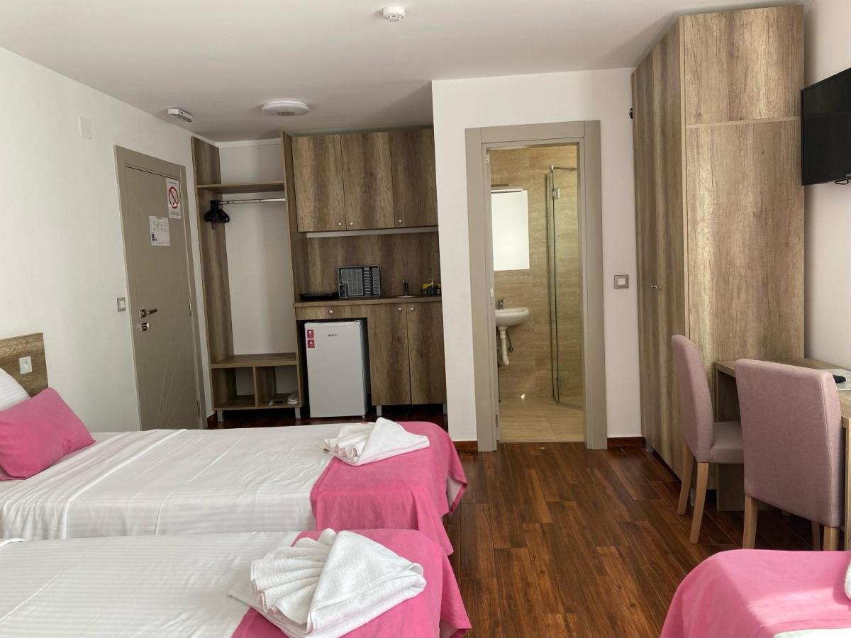 Dona, Altina Aparthotel
